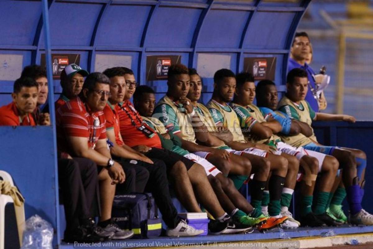 NO SE VIO EN TV: Tristeza, frustración y rabia en Marathón tras la goleada