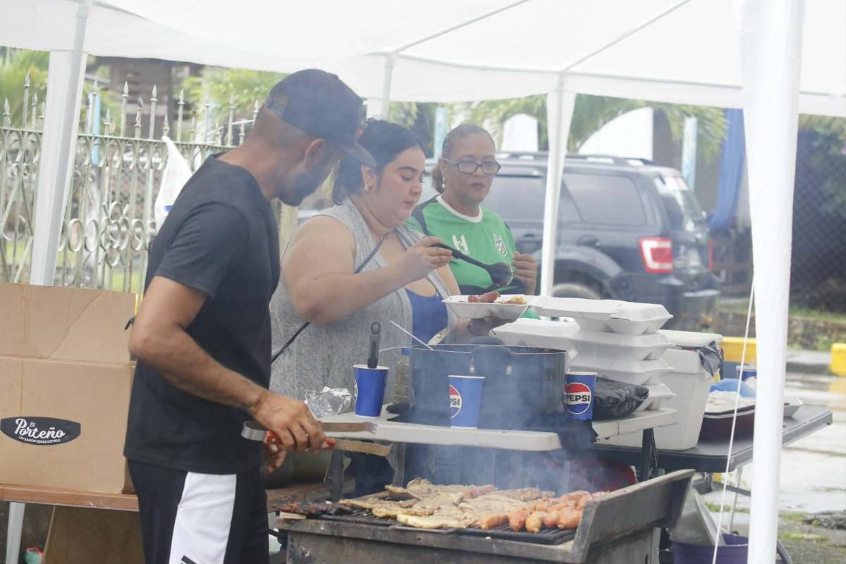 Las dos chicas que eclipsaron en el Excélsior y lo que ingresaron los árbitros al estadio sin ser vistos por la afición