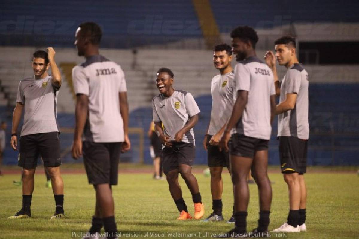 FOTOS: Real España prepara el choque contra Olimpia bajo la luna llena