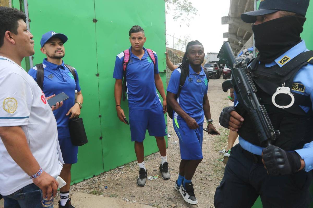 ¿Qué pasó antes del partido con los jugadores del Olancho? Los ‘pelados’ del Olimpia y lo que Auzmendi y Altamirano hacían en el gol de Omar Elvir