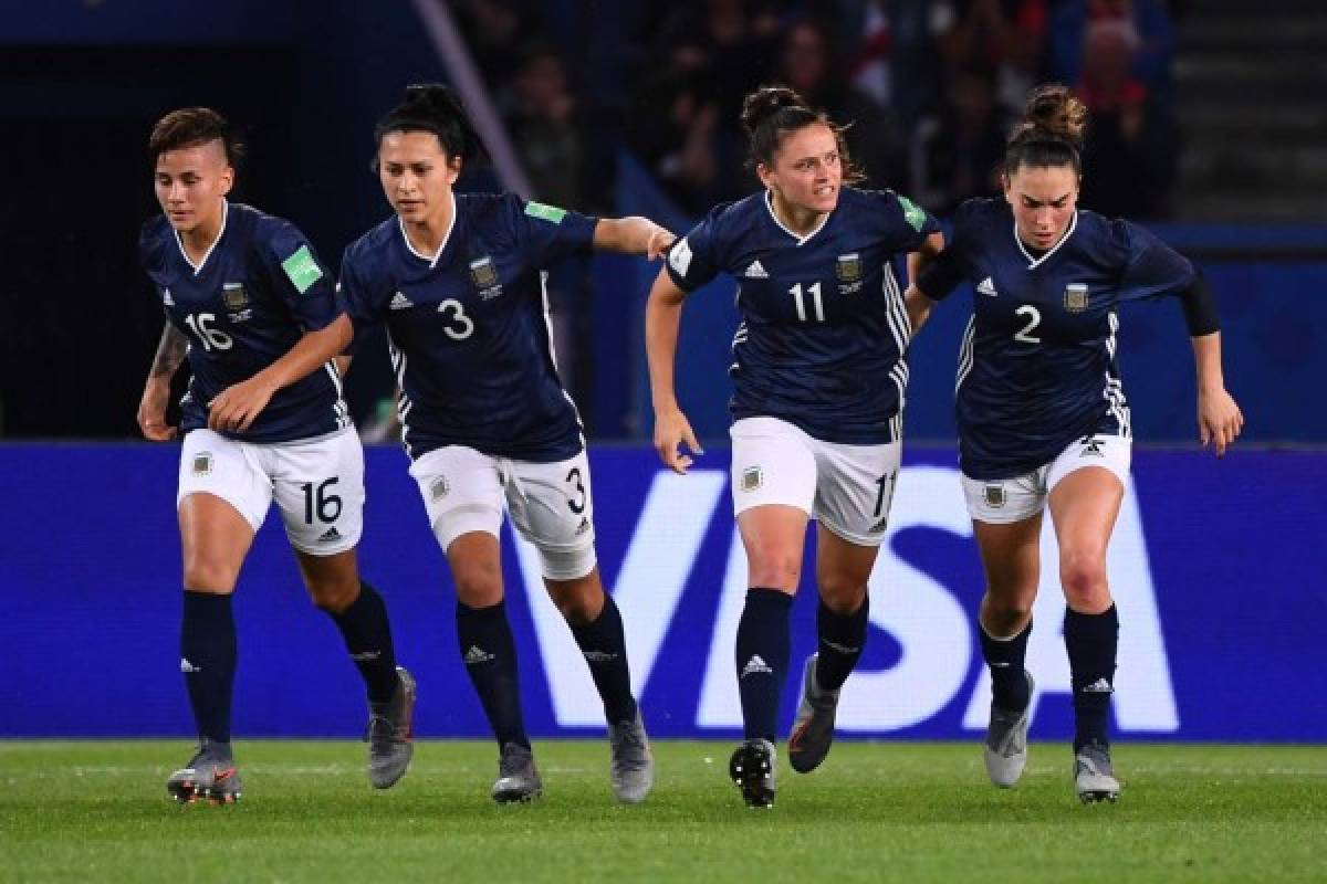 Argentina rescata un agónico empate ante Escocia para seguir con vida en el Mundial Femenino   