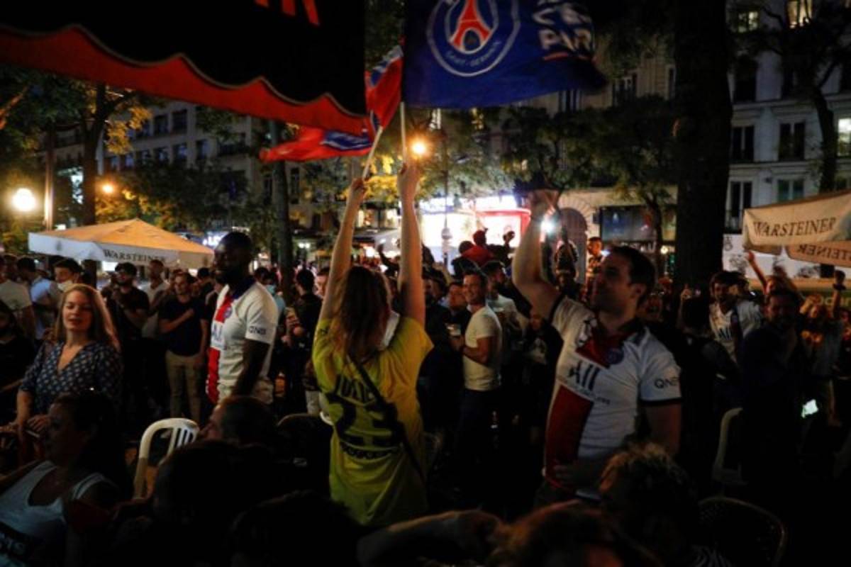 El sentimiento de Neymar: fiesta, cerveza y lágrimas tras la clasificación del PSG a la gran final de la Champions
