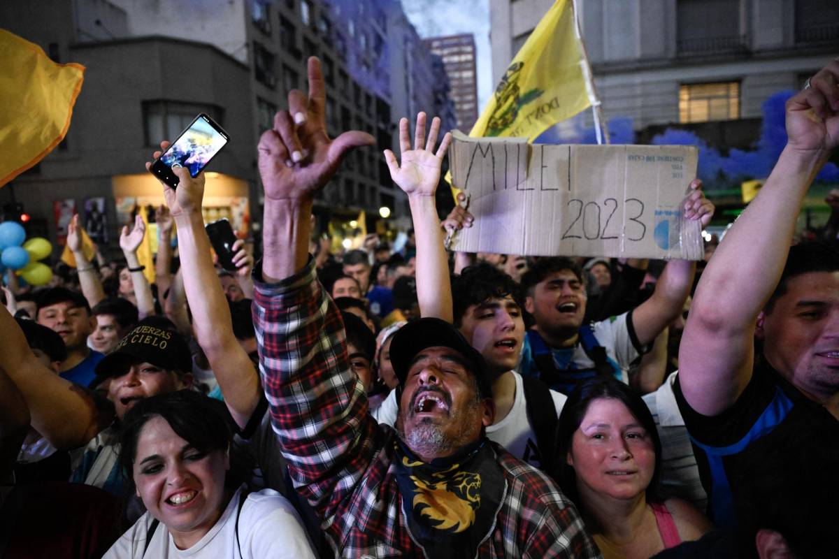 ¿Quién es Javier Milei, el ultraderechista que ganó la presidencia de la Repúbica Argentina?