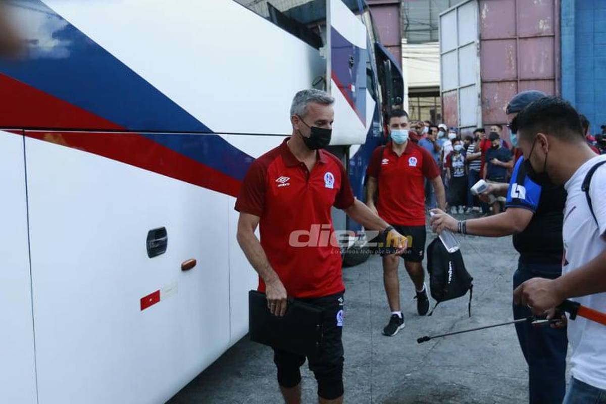 La primera vez de Pablo Lavallén en el Morazán: Así fue llegada de Olimpia al estadio para su debut; hay tres futbolistas positivos de Covid-19