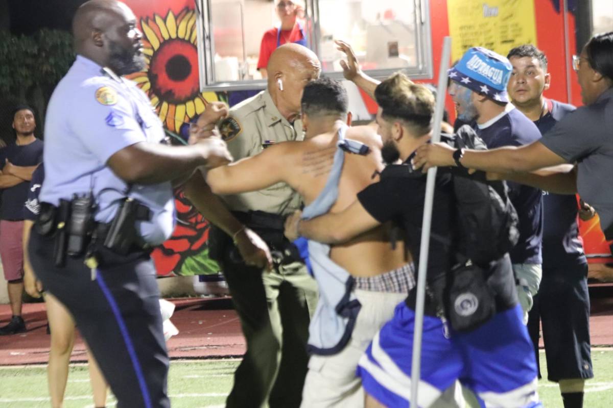¡Batalla campal entre aficionados del Motagua en amistoso en USA! La razón de los golpes y la policía intervino