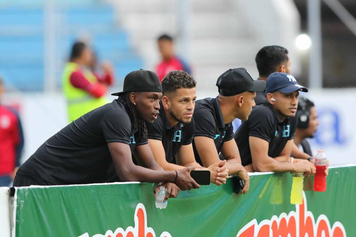 Derroche de belleza, ambientazo y el gesto de los jugadores de Honduras previo a medirse a Cuba en el Estadio Nacional
