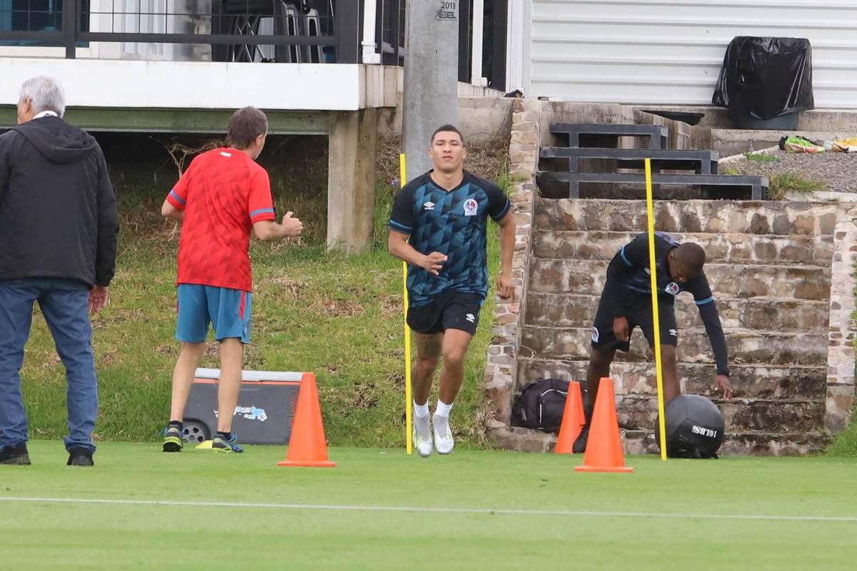 FOTOS: Olimpia recibe visitas inesperadas en el inicio de pretemporada; fichajes albos se muestran felices