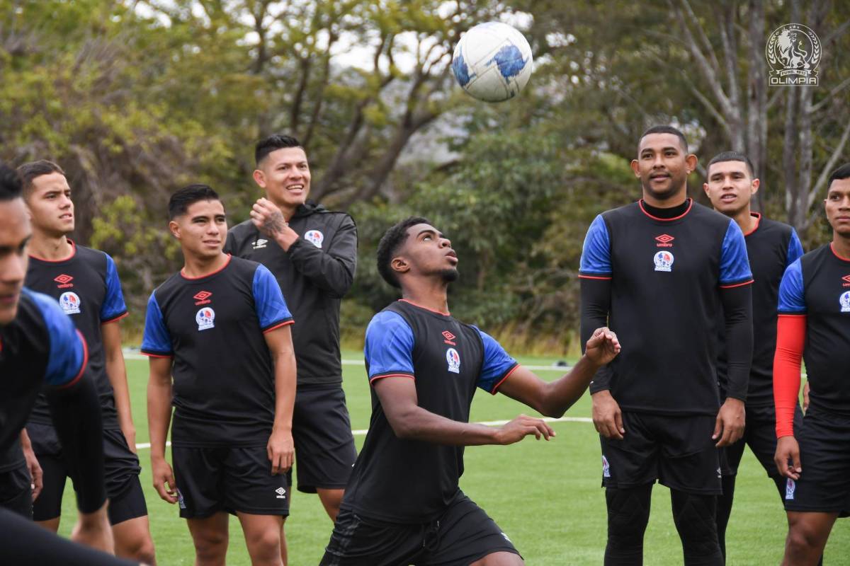 ¡Charla, risas y un conocido! Así fue el primer entrenamiento del argentino Pablo Lavallén en el Olimpia