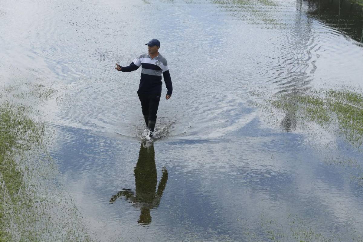 ¡Inundado! Estadio de la gran final de la Liga de Ascenso de Honduras entre Choloma y Platense quedó afectado por las lluvias