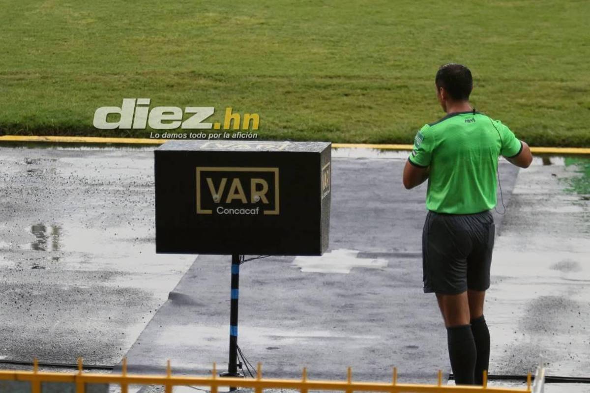 “Pónganla de delantera”, la guapa fisioterapeuta que se robó el “show” en el duelo entre Panamá y Aruba en el Nacional