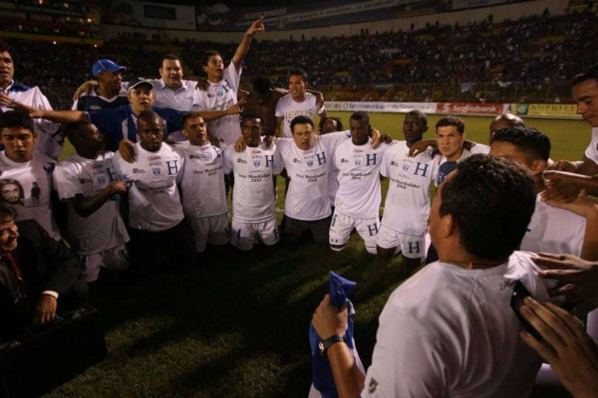 Fotos: La noche inolvidable de Honduras en San Salvador que dio el pase a Sudáfrica