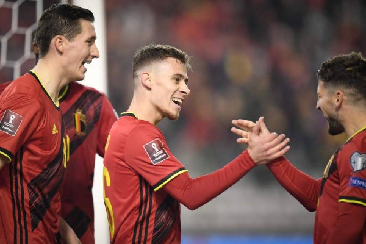Belgium's midfielder Thorgan Hazard (C) celebrates with teammates after he scored a goal during the FIFA World Cup 2022 qualification football match between Belgium and Estonia at the Baudoin King Stadium in Brussels, on November 13, 2021. (Photo by JOHN THYS / AFP)
