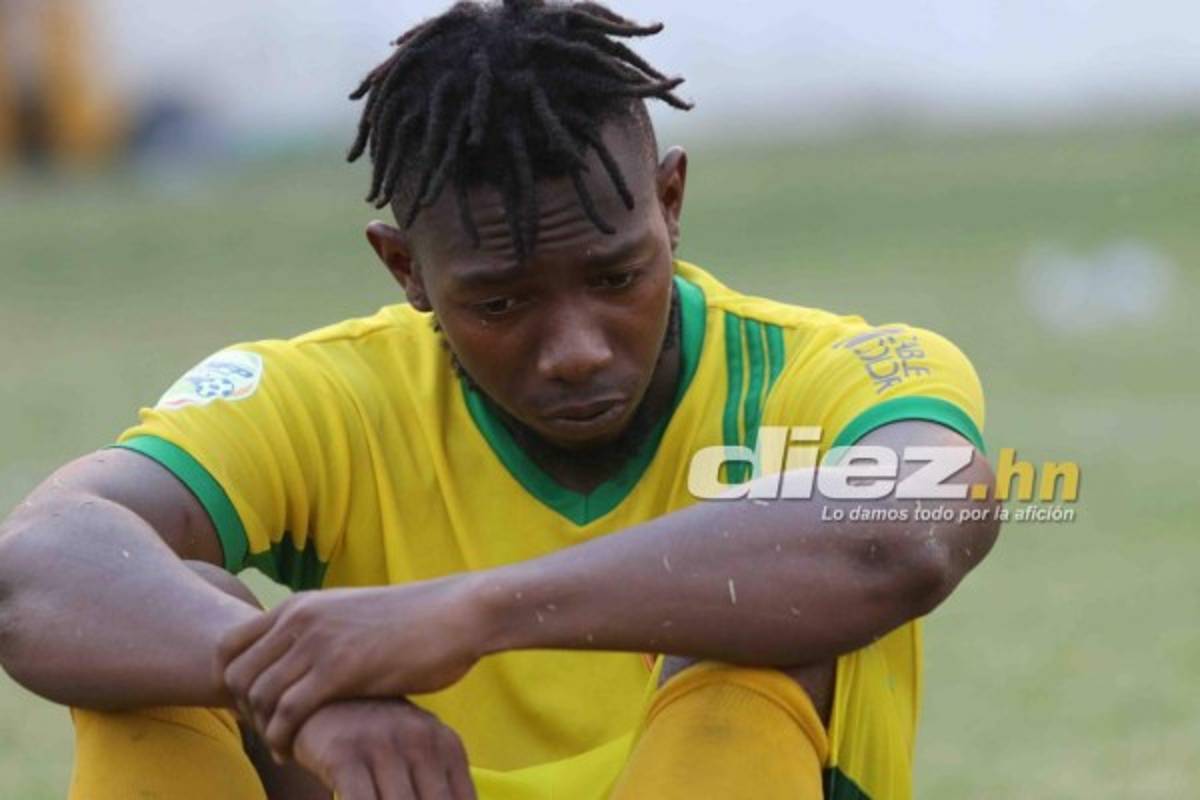 ¡DESGARRADOR! Las tristes fotos de los jugadores del Social Sol al descender