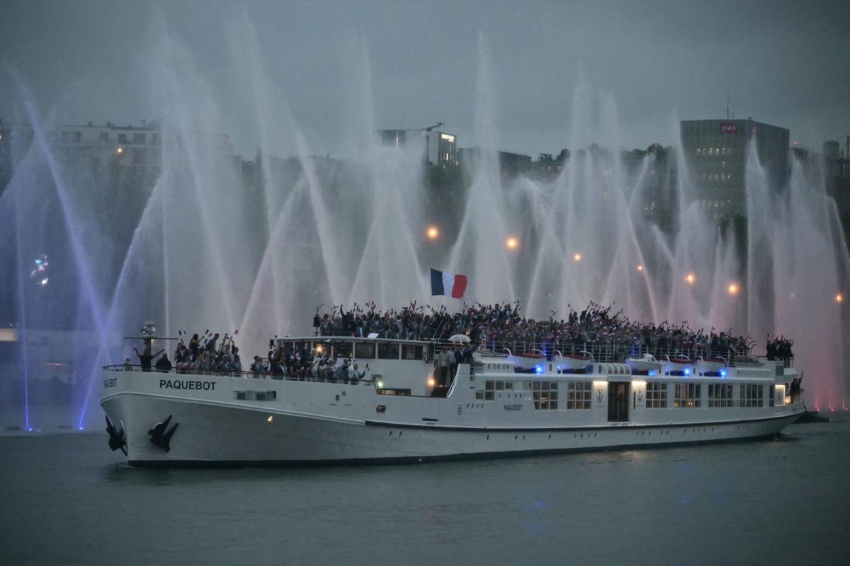 Las mejores imágenes de la ceremonia inaugural de París 2024 en el río Sena; muchos famosos y Lady Gaga deslumbra