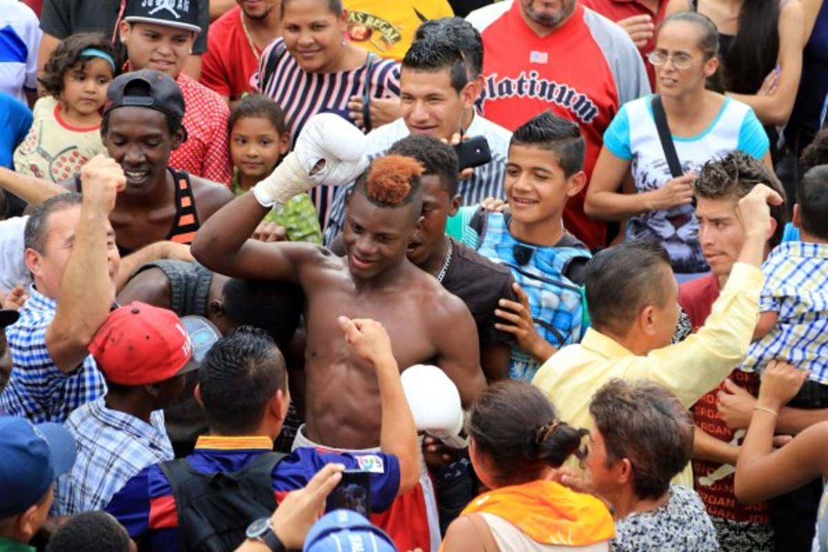 Espectacular ambiente en Tegucigalpa por la pelea del hondureño 'Pupita' Güity