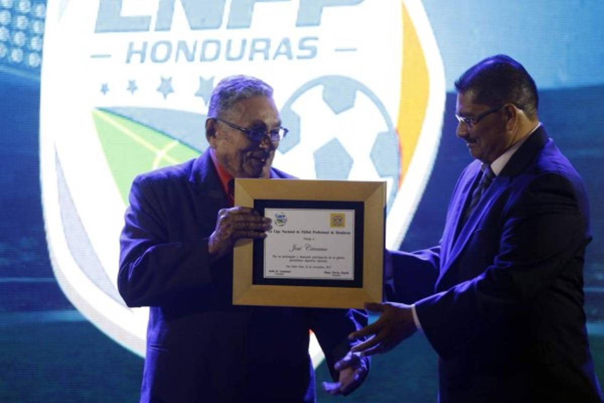 Las imágenes de la premiación de Liga Nacional y presentación de la copa