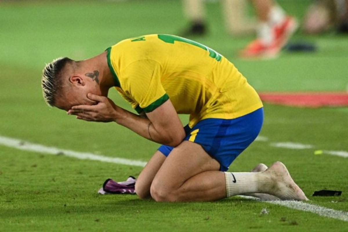 No se vio en TV: La emotiva imagen de Dani Alves, el llanto de los españoles y el festejo de Brasil