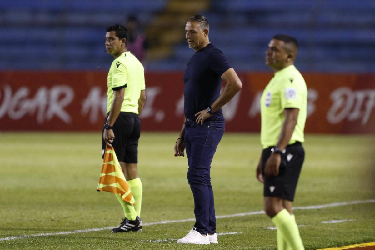 ¿El partido más largo de la historia? Marathón y Luis Ángel Firpo protagonizaron un show de apagones en el Olímpico