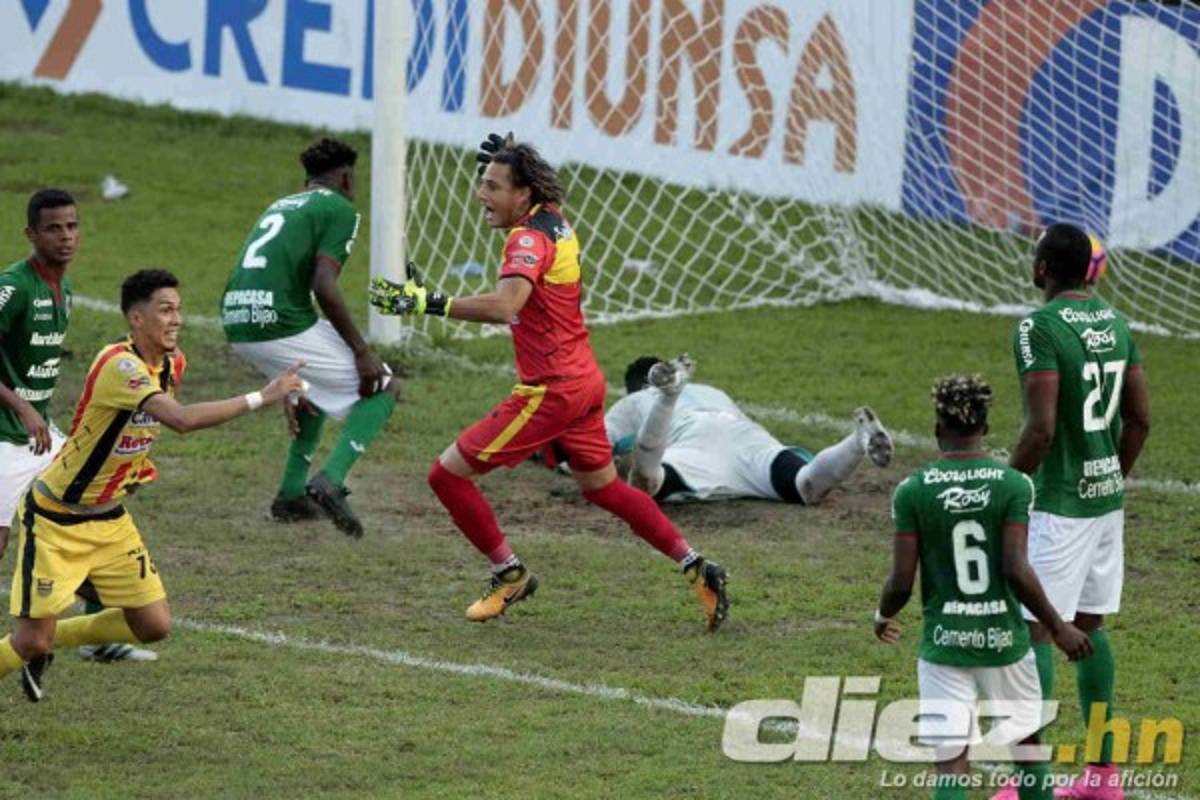 NO SE VIO: Aficionados terminan gaseados por la policía en el clásico sampedrano