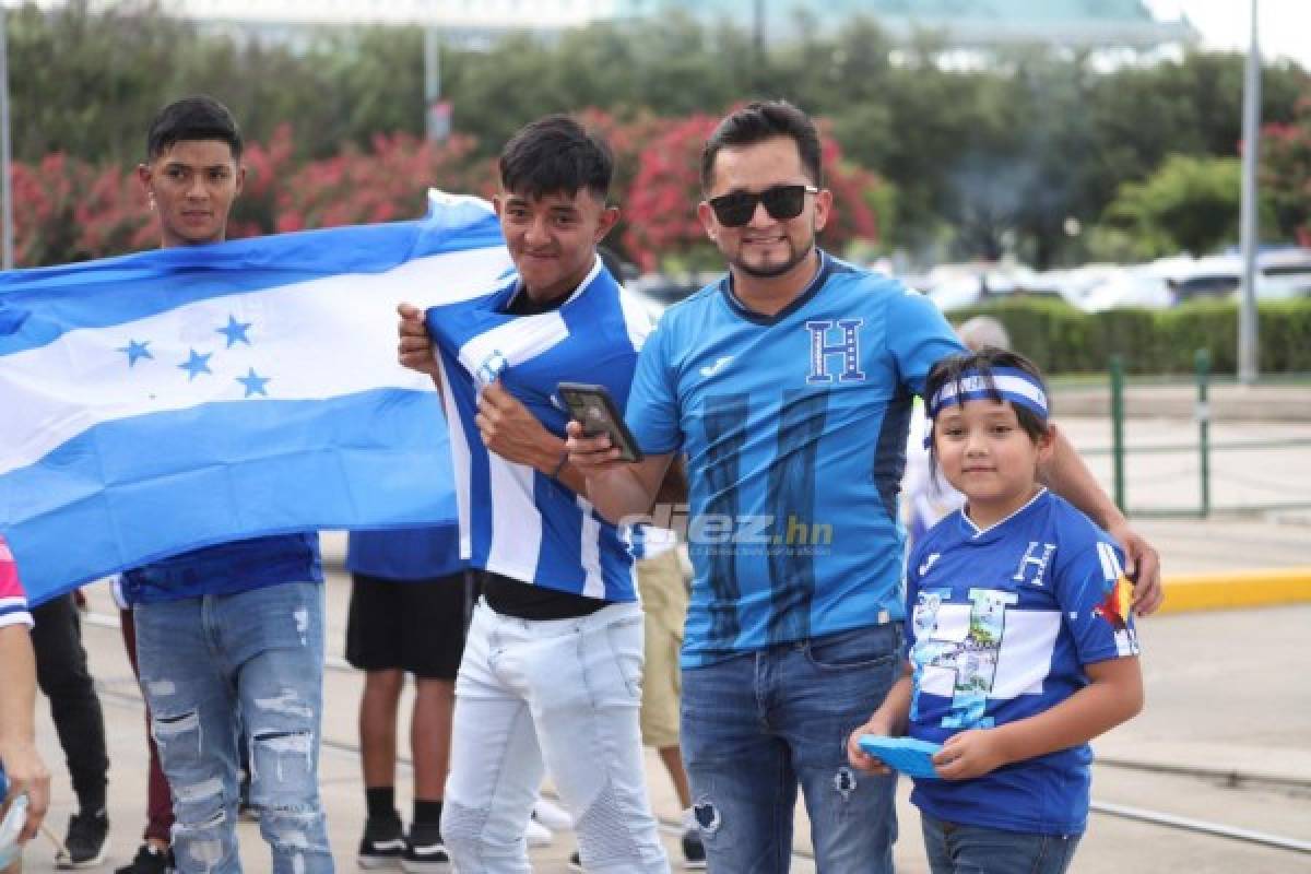 Honduras está bien arropado ante Panamá; la afición y belleza hondureña presente en el BBVA Compass de Houston