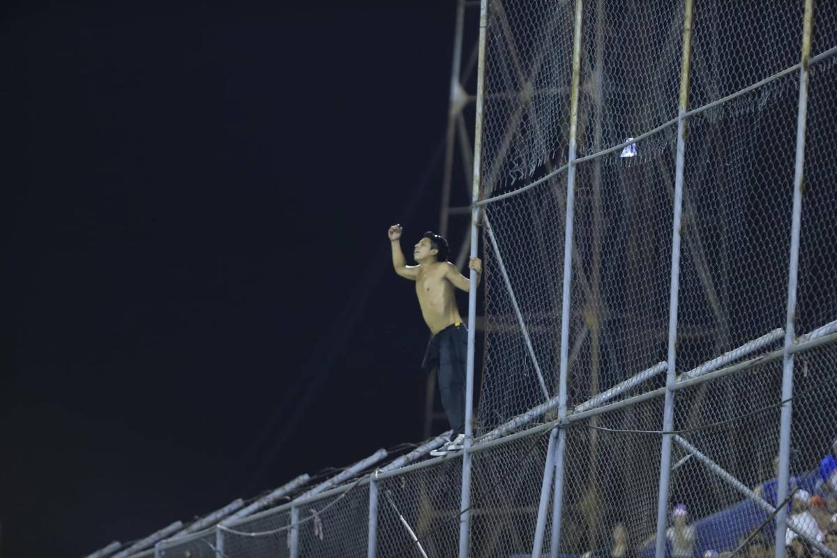 ¿Se metió una chica al partido? Las lágrimas de Edwin Rodríguez, el júbilo de Espinel, el desmayado y lo que hacía Nasralla