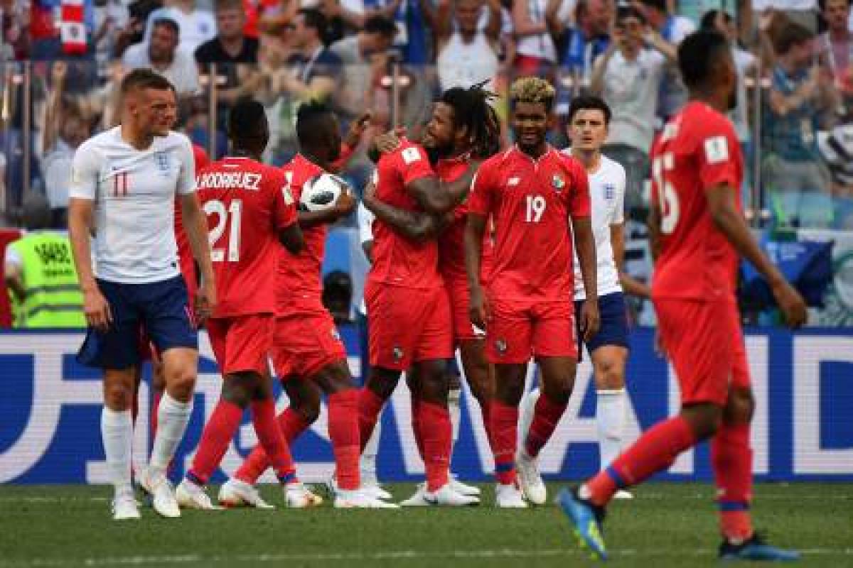 Panama's defender Felipe Baloy (centre L) celebrates his goal with teammates during the Russia 2018 World Cup Group G football match between England and Panama at the Nizhny Novgorod Stadium in Nizhny Novgorod on June 24, 2018. / AFP PHOTO / Dimitar DILKOFF / RESTRICTED TO EDITORIAL USE - NO MOBILE PUSH ALERTS/DOWNLOADS