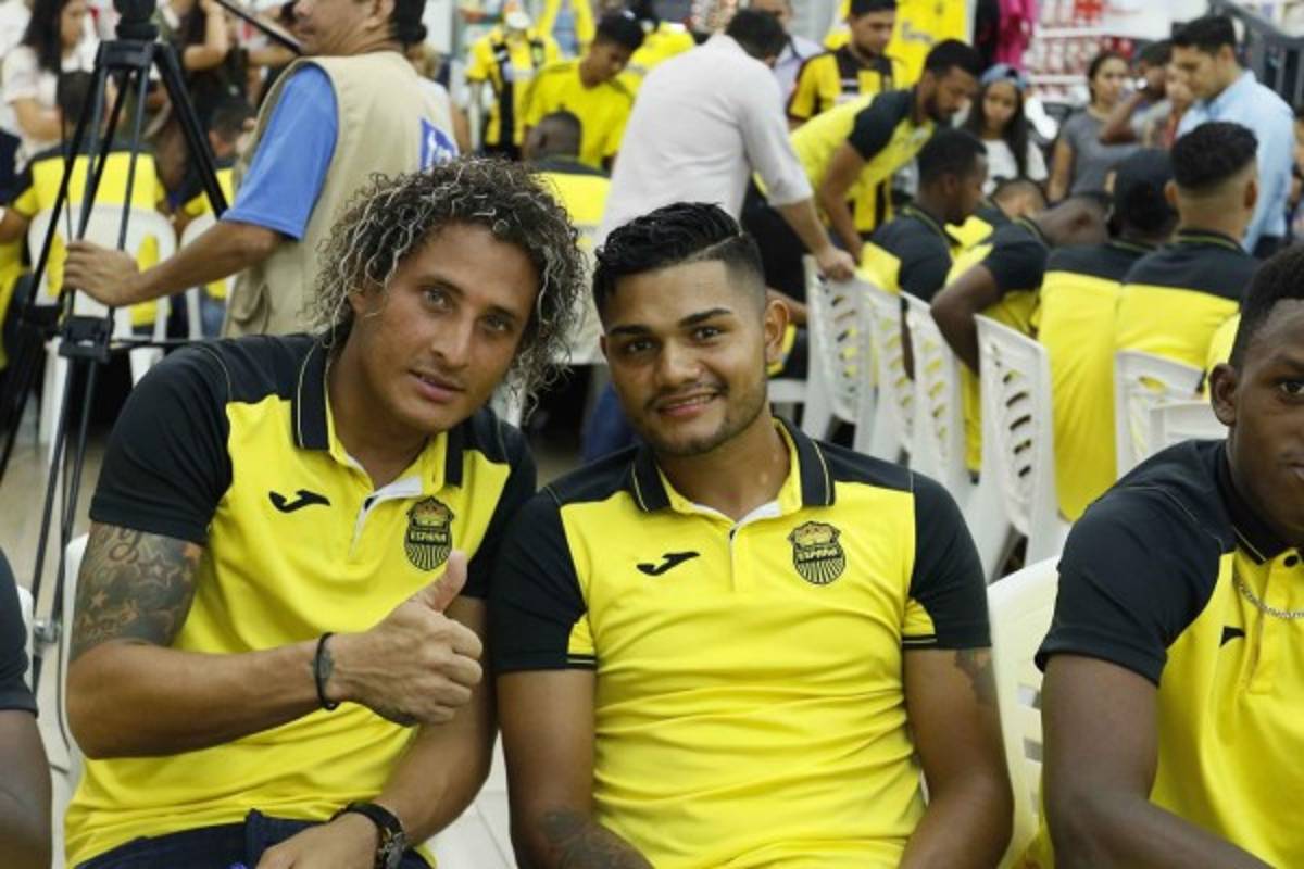 FOTOS: Real España comparte con sus aficionados en la tienda DIUNSA