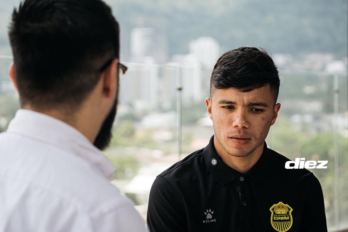 Roberto Osorto nació en Choluteta y tuvo que dejar su familia y amigos para cumplir su sueño en San Pedro Sula. (Foto Mauricio Ayala)