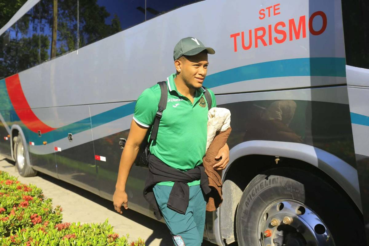 Marathón sale rumbo a Tegucigalpa: El jugador con la biblia en mano, otro con tablet y todos los cachivaches de Rubilio