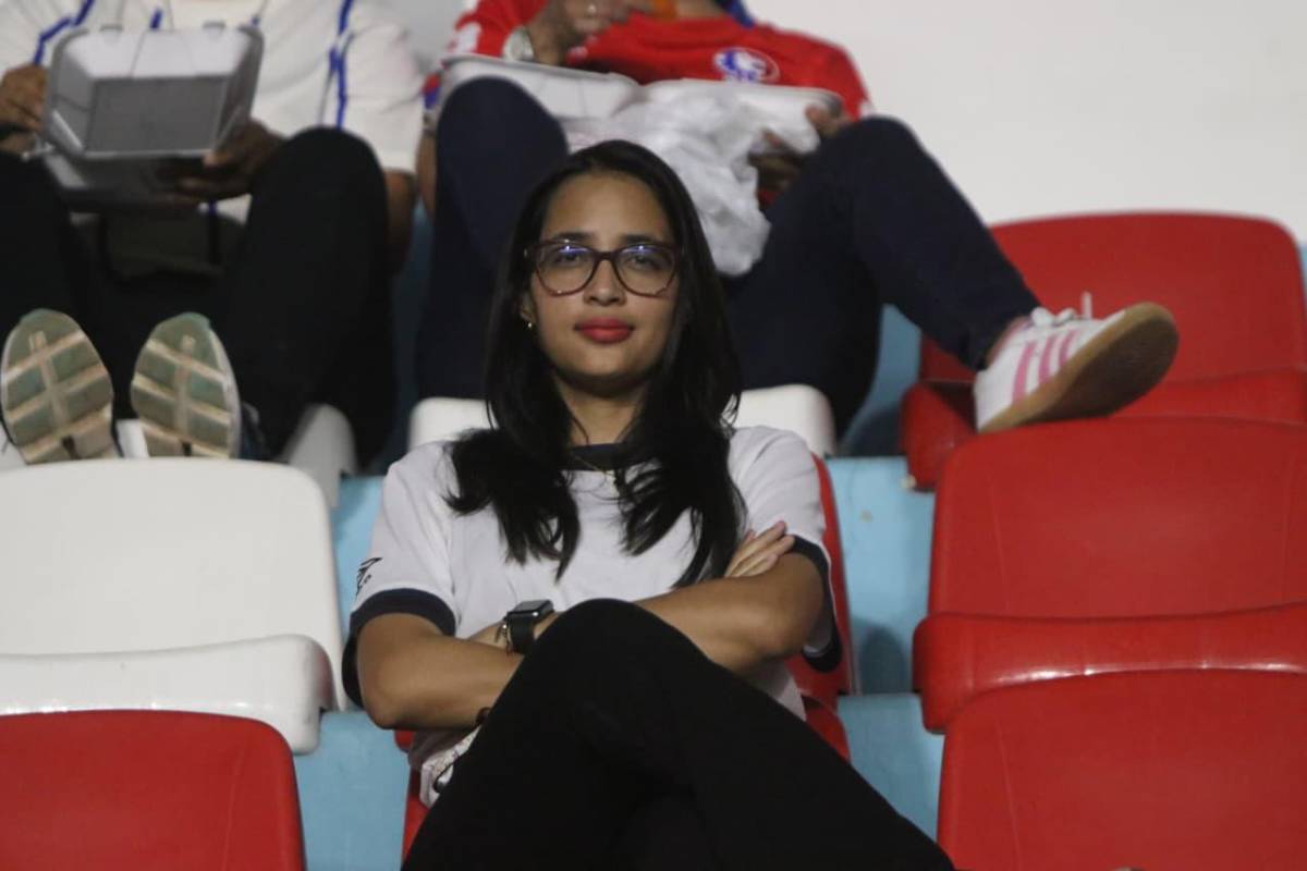 Bellezas olimpistas: Aficionadas causan fascinación en el estadio Nacional Chelato Uclés en juego ante Marathón