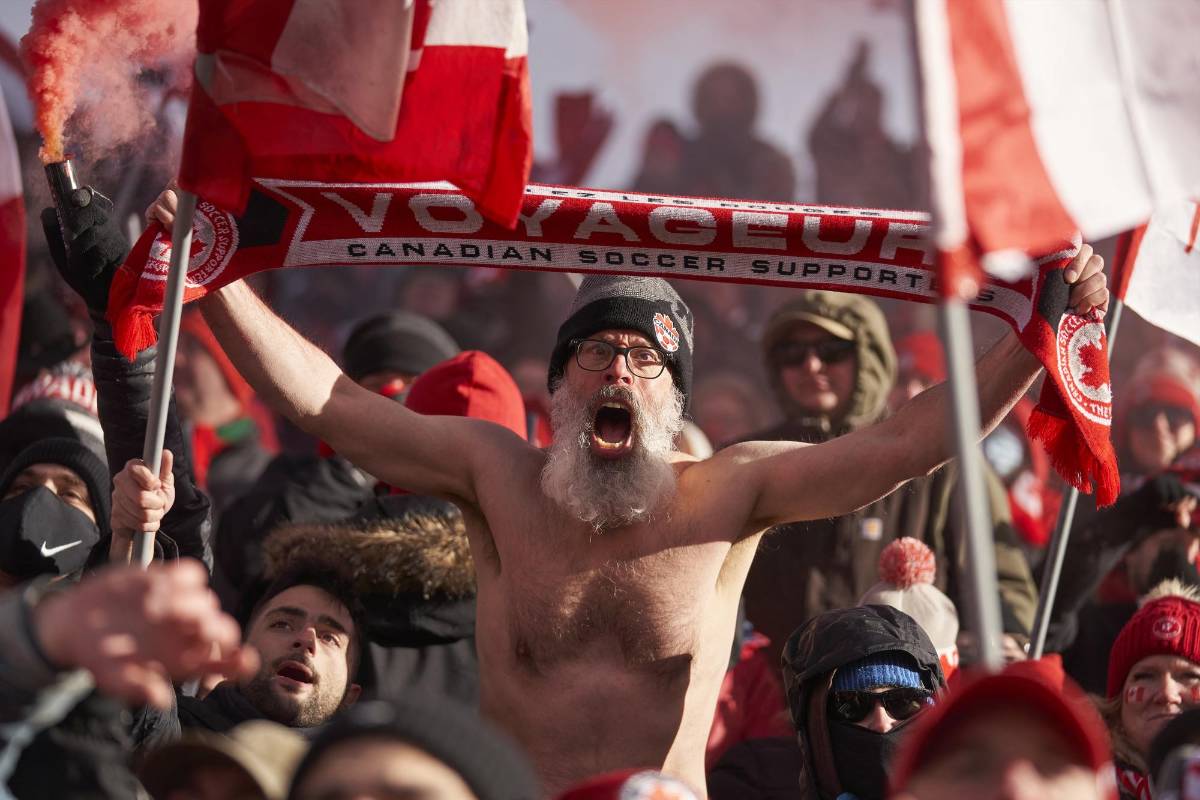 El eufórico festejo de Canadá tras clasificar a un Mundial 36 años después: Lágrimas de Alphonso Davies y locura de la afición