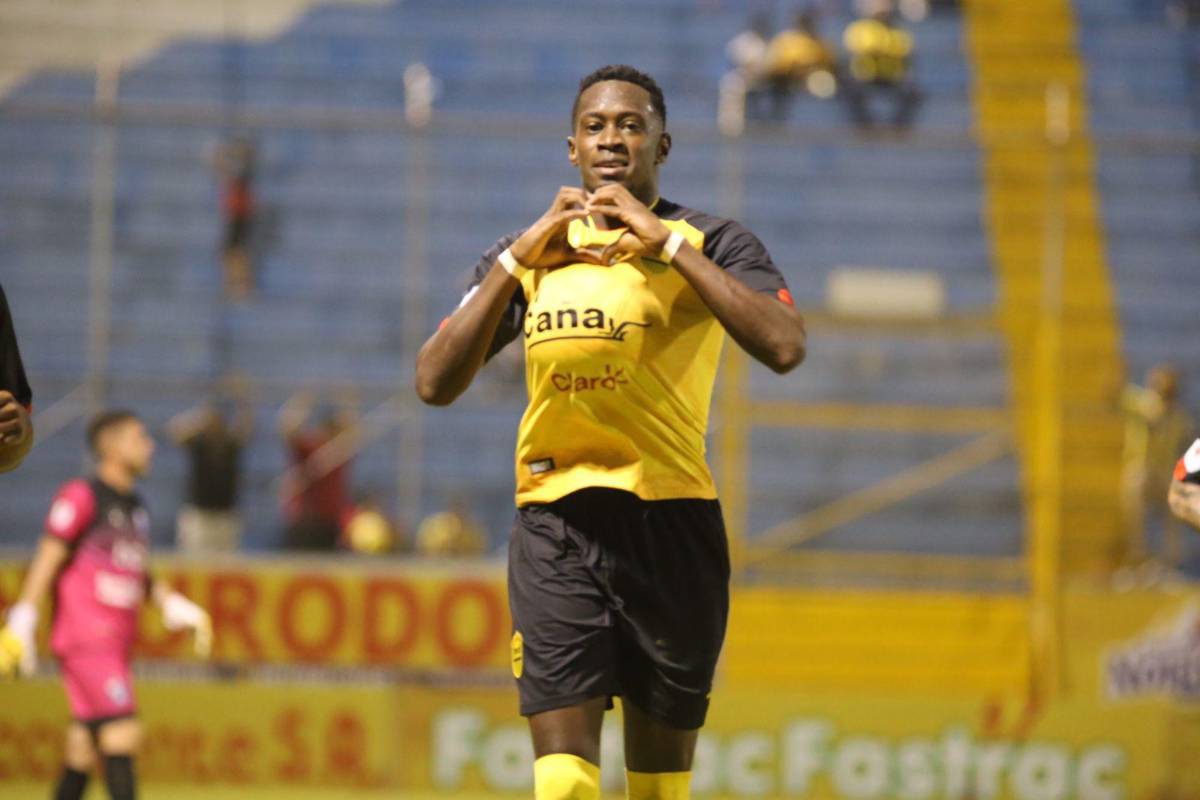 FICHAJES: Olimpia anuncia a su DT, Motagua presta jugador, UPNFM revoluciona el mercado y el futuro de Kervin Arriaga