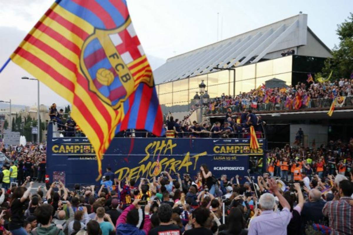 Así fue la celebración de Barcelona con sus aficionados