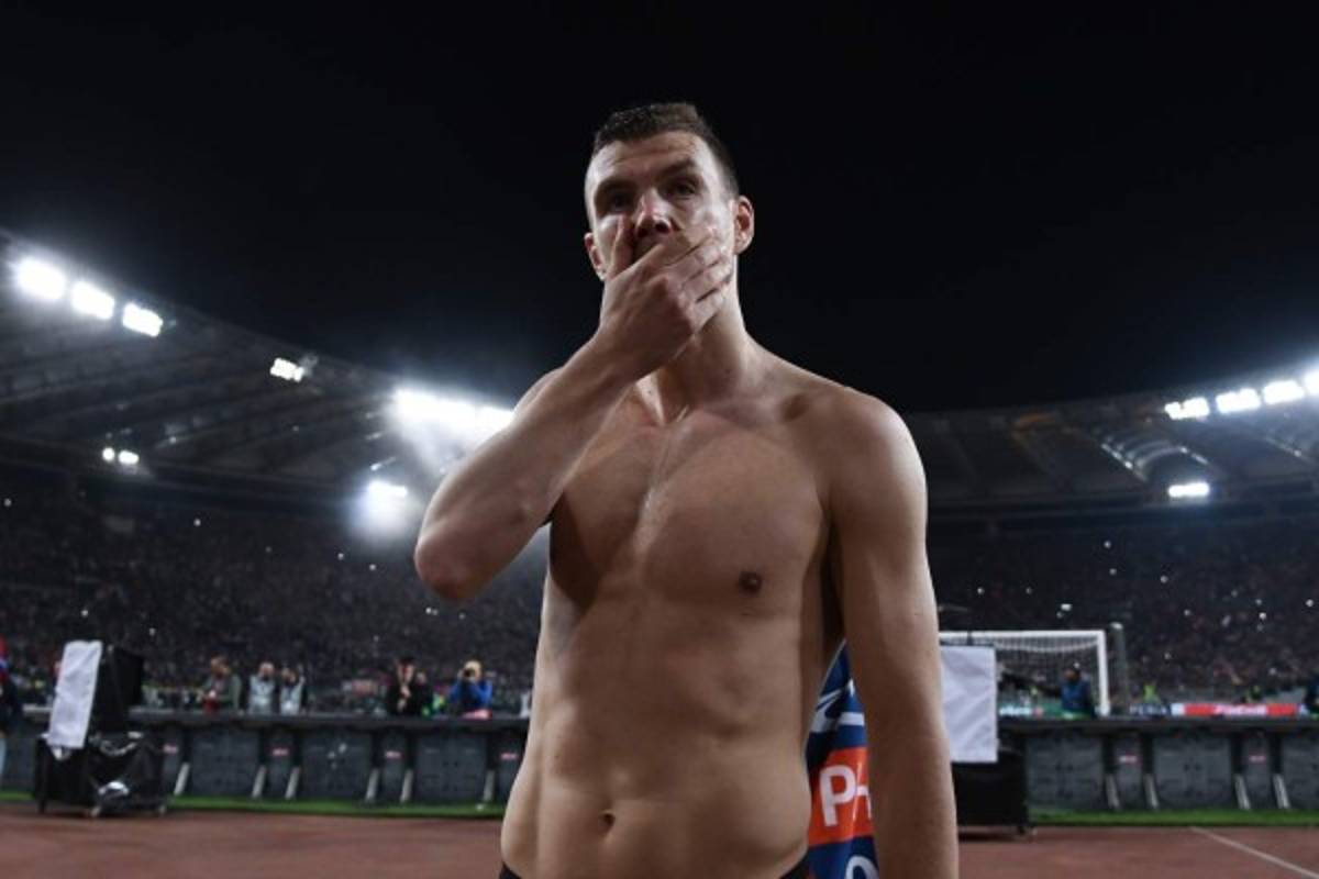 Lo que no se vio en TV: Eufórica celebración de Liverpool y Salah consuela a sus excompañeros