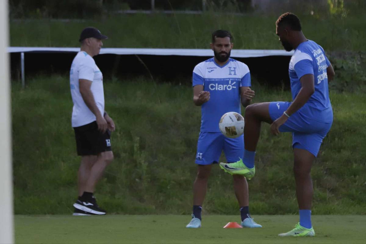 Honduras ya se entrenó con dos legionarios: La visita que sorprendió en la 'H' y, ¿se le fue la mano a Menjívar?
