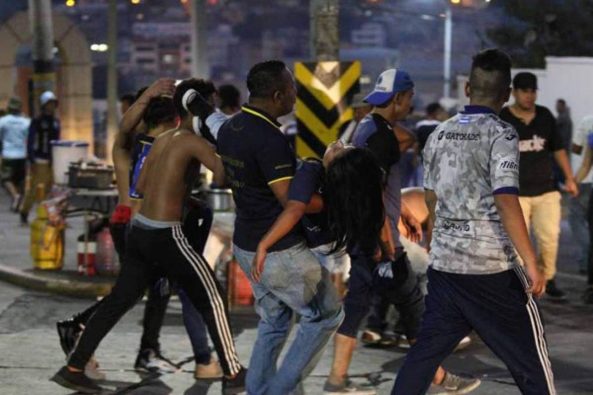 Las otras fotos que no viste del Motagua-Olimpia que terminó en caos