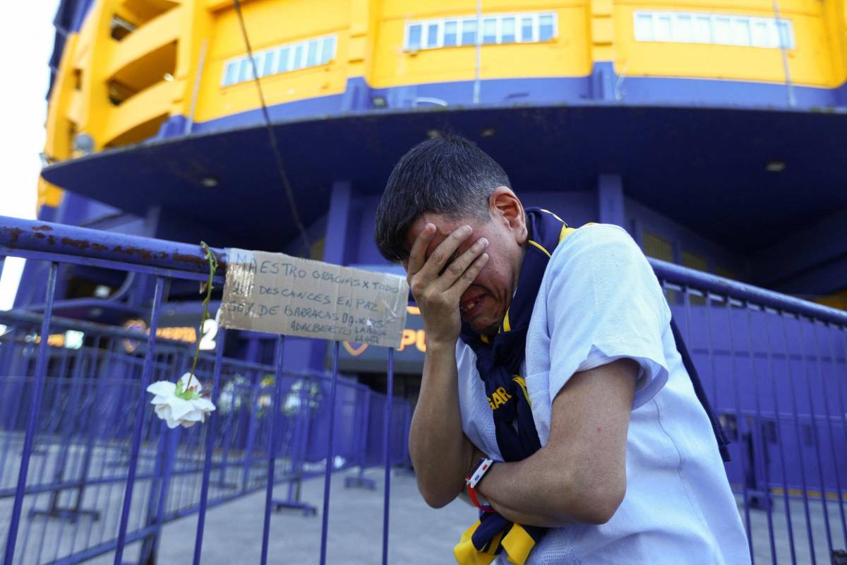 Boca Juniors abrió 'La Bombonera' para despedir a Russo: el dolor de los aficionados y el gesto de River Plate