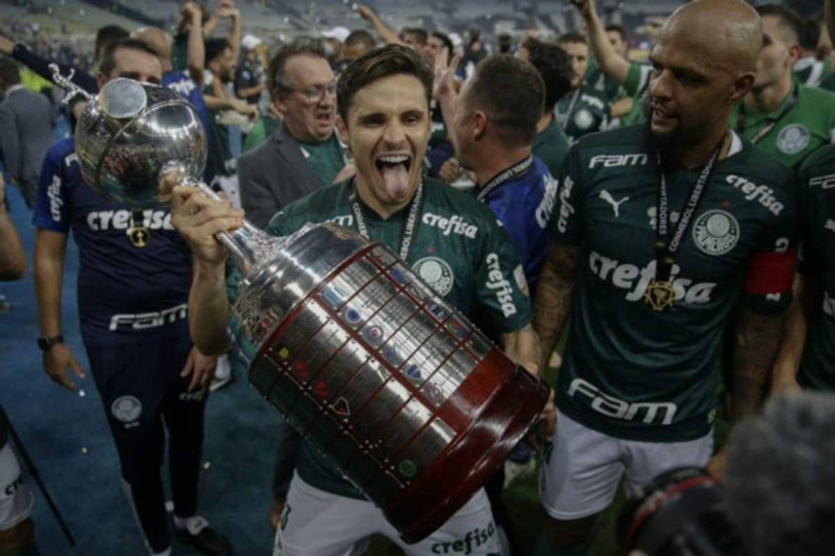 Fotos: La maldición de tocar la Copa Libertadores antes del juego y el gran festejo del Palmeiras
