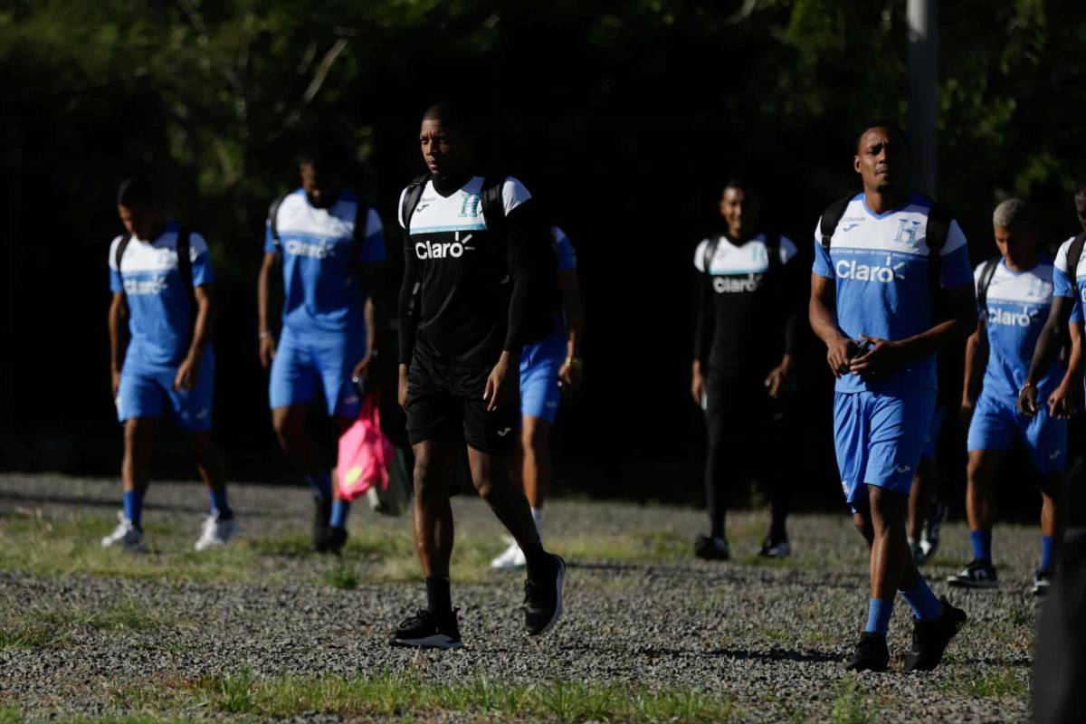 Honduras ya se entrenó con dos legionarios: La visita que sorprendió en la 'H' y, ¿se le fue la mano a Menjívar?