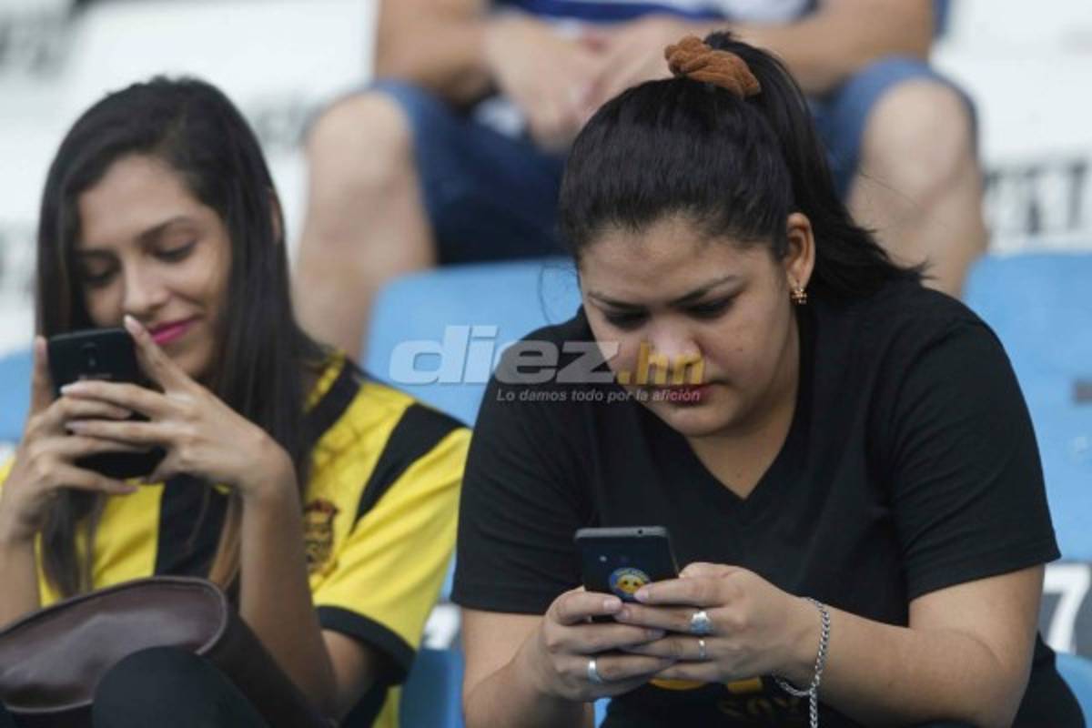 ¡BELLEZA! Las encantadoras chicas que arroparon a La Máquina en el Morazán