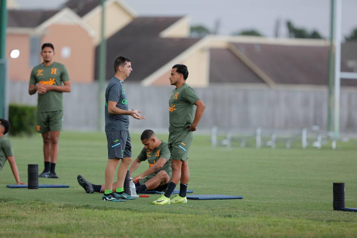 Con baja oficial y charlas de Francis, así fue el segundo entreno de Honduras