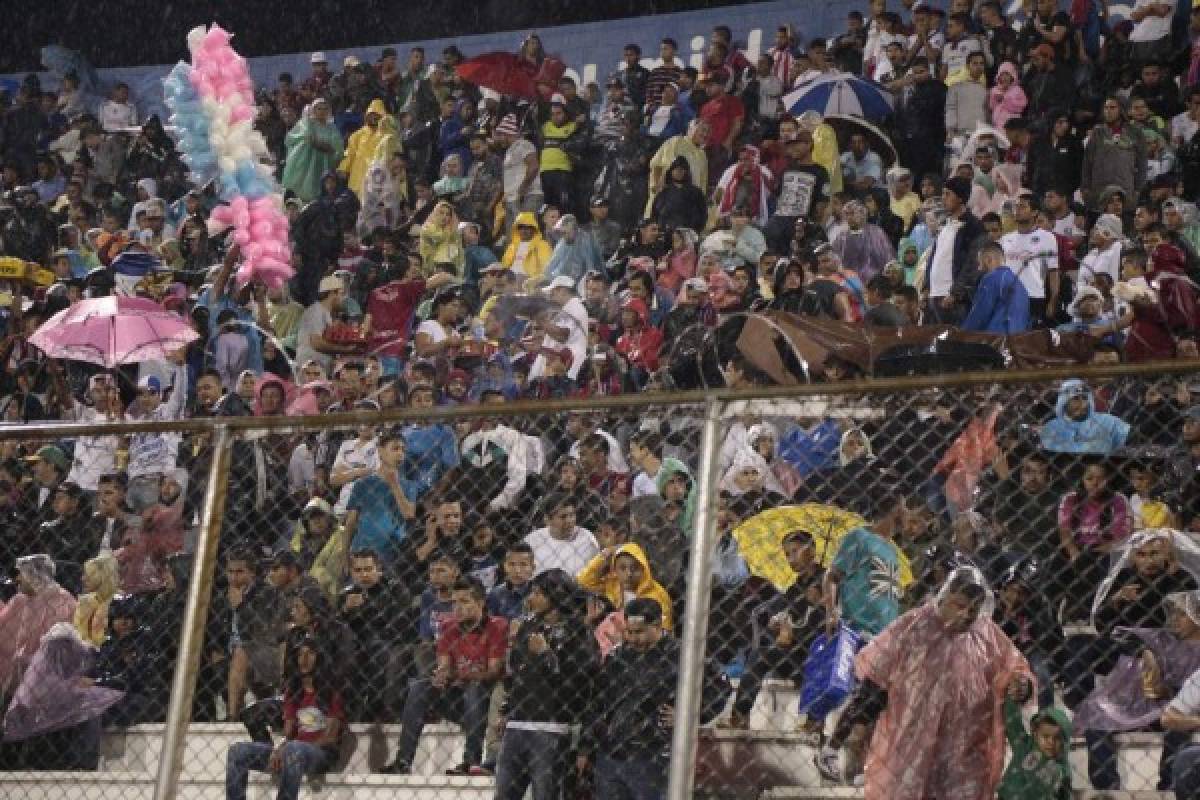 FOTOS: Afición de Olimpia no falla y llena el estadio Nacional