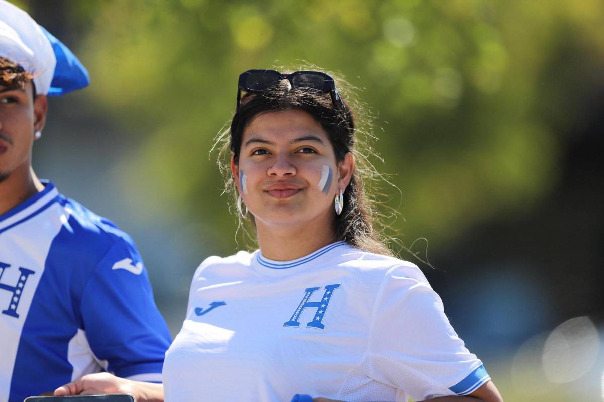 ¡Imponentes catrachas! Bellas hondureñas se hacen sentir apoyando en Copa Oro contra Curazao