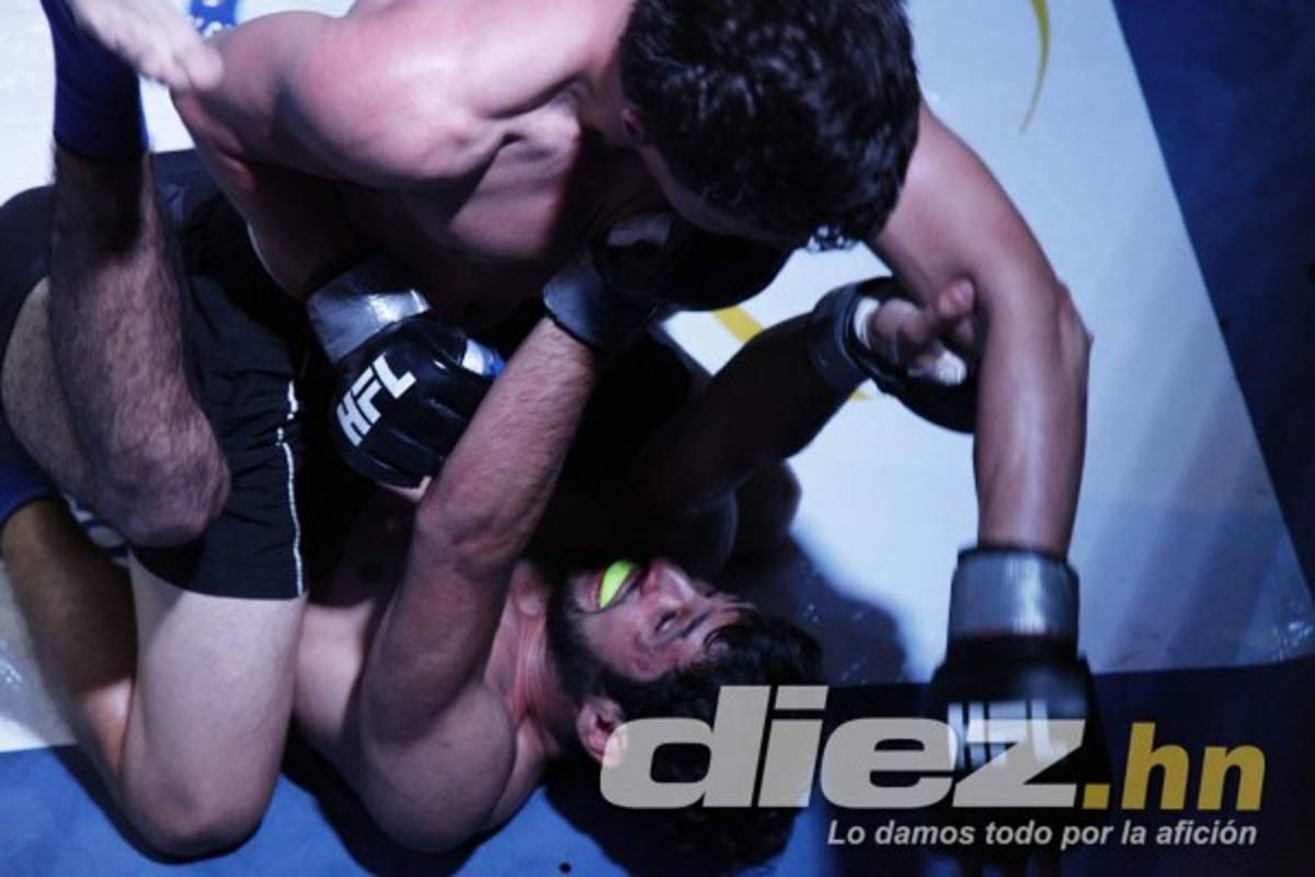 Vibrantes peleas en novena edición HFL de artes marciales mixtas en Expocentro
