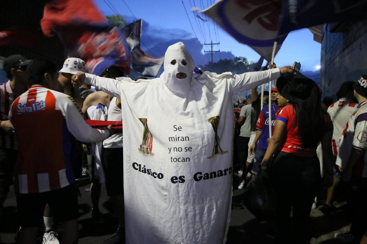 La bella barbie en el Nacional, el show de la Ultra Fiel y se burlan del Motagua en la previa del Olimpia-Cartaginés