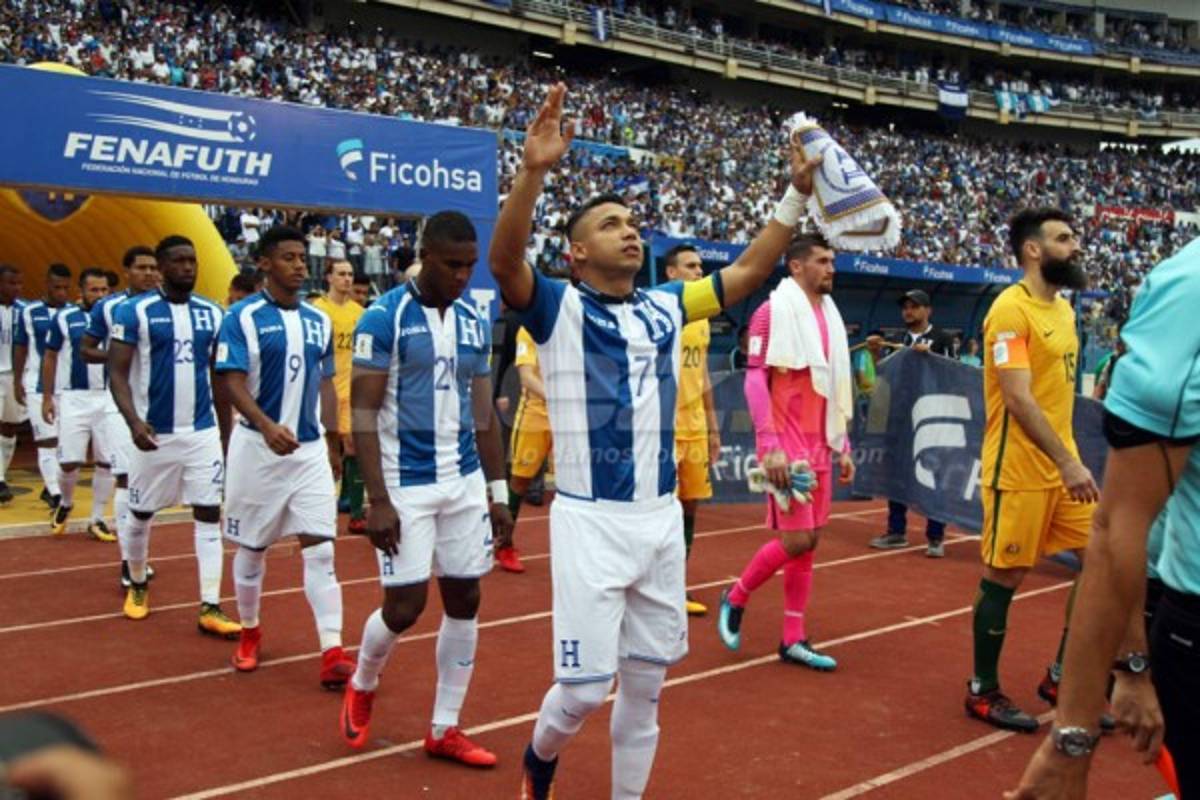 CURIOSAS: El saludo de Pinto y Postecoglou y el detalle de Boniek con los titulares