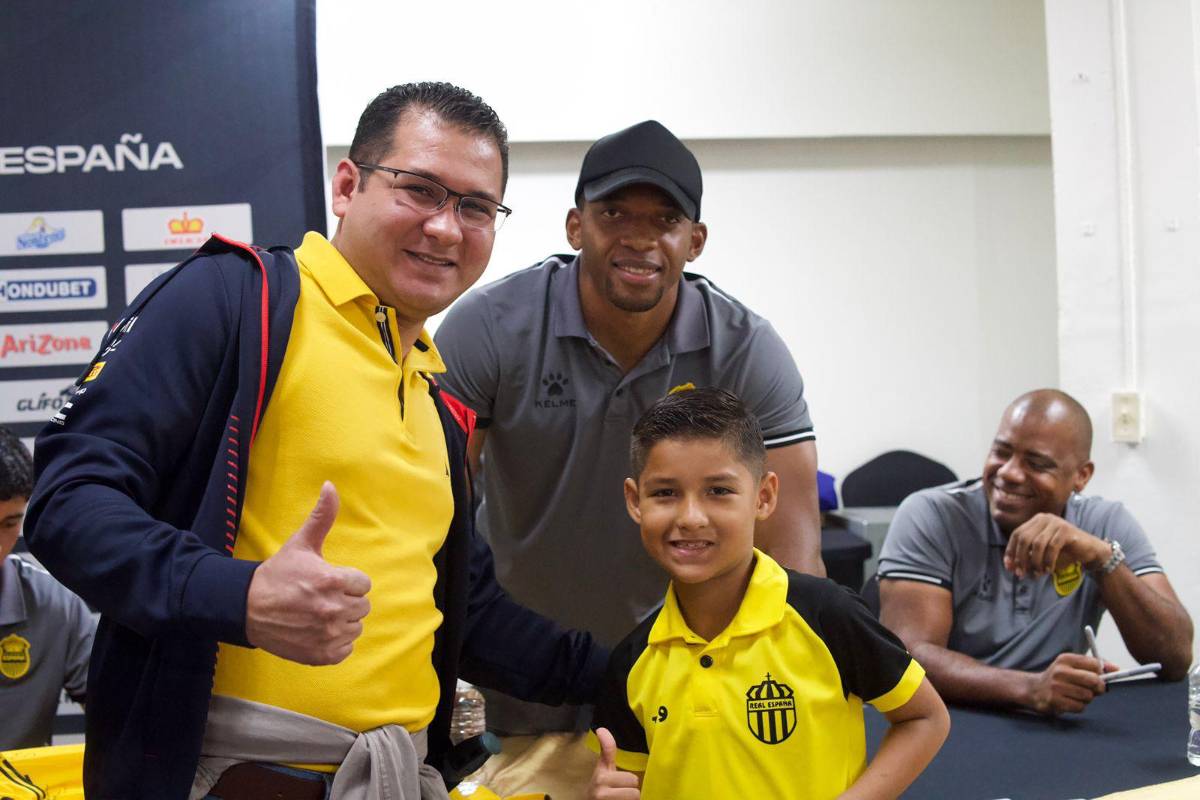 Real España mantiene la buena vibra del liderato en la Liga Nacional de Honduras y comparte con los fanáticos aurinegros
