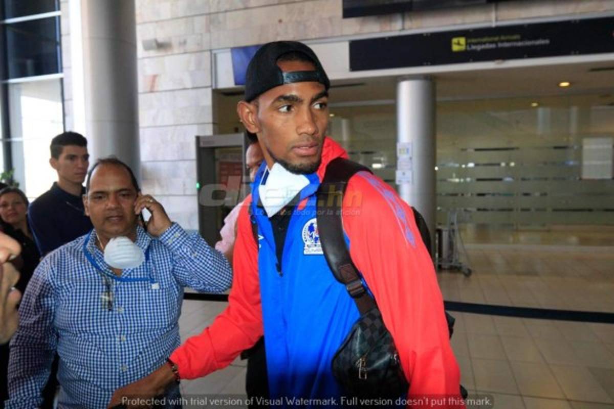 ¡Hasta con pasamontañas, guantes y tapabocas, regresó Olimpia de Canadá!