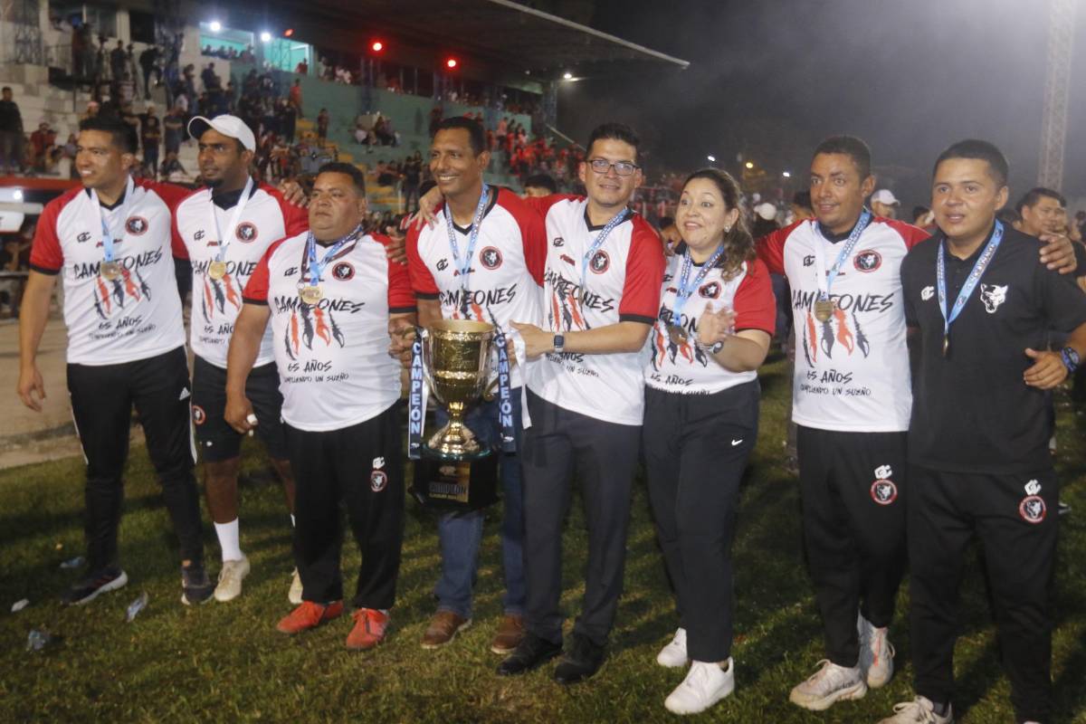 ¡Se adelantó el carnaval en Siguatepeque! Atlético Independiente festejó por todo lo alto su título en la Liga de Ascenso de Honduras