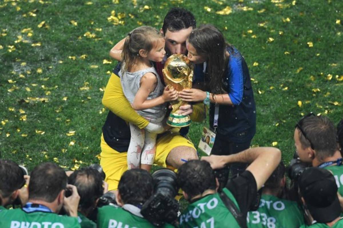 LOCURA: El beso a Mbappé, el delirio de Deschamps y la celebración de Francia